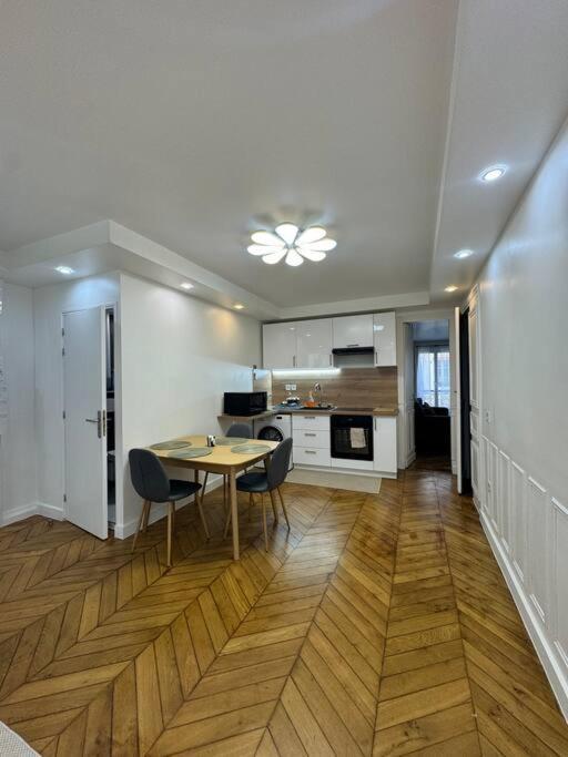 Appartement Poissonniere, Canal Saint Martin Parijs